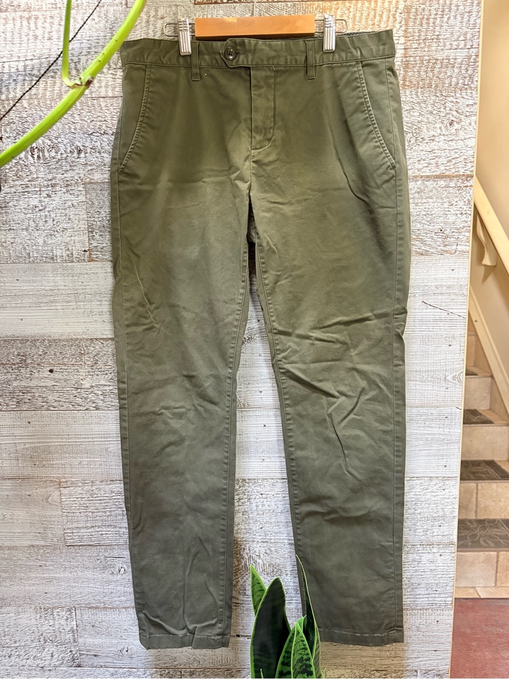 RW&CO. | Tapered-Leg Slim Casual Chino Pants - Men's 31x30, Olive/Khaki Green